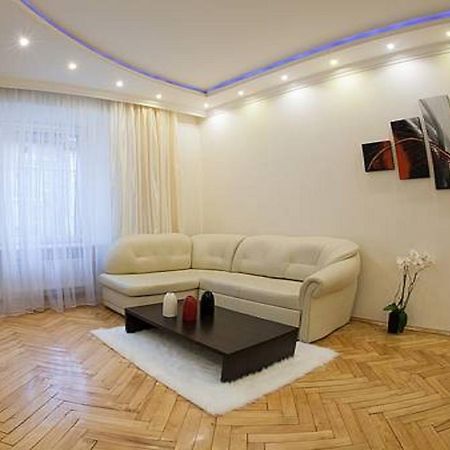 1 Minute To Rynok Square Apartamento Lviv Quarto foto