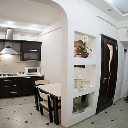1 Minute To Rynok Square Apartamento Lviv Quarto foto