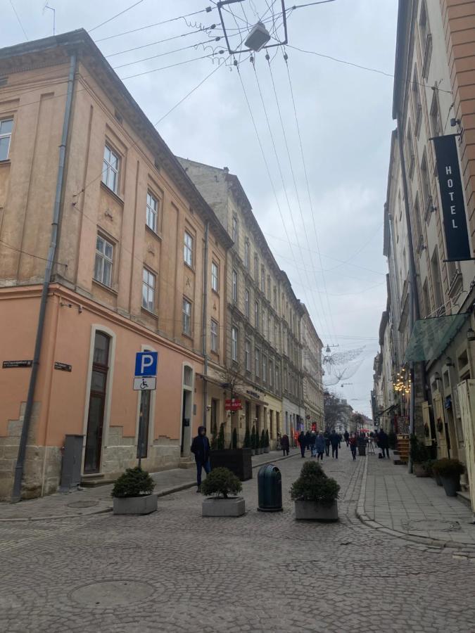 1 Minute To Rynok Square Apartamento Lviv Exterior foto