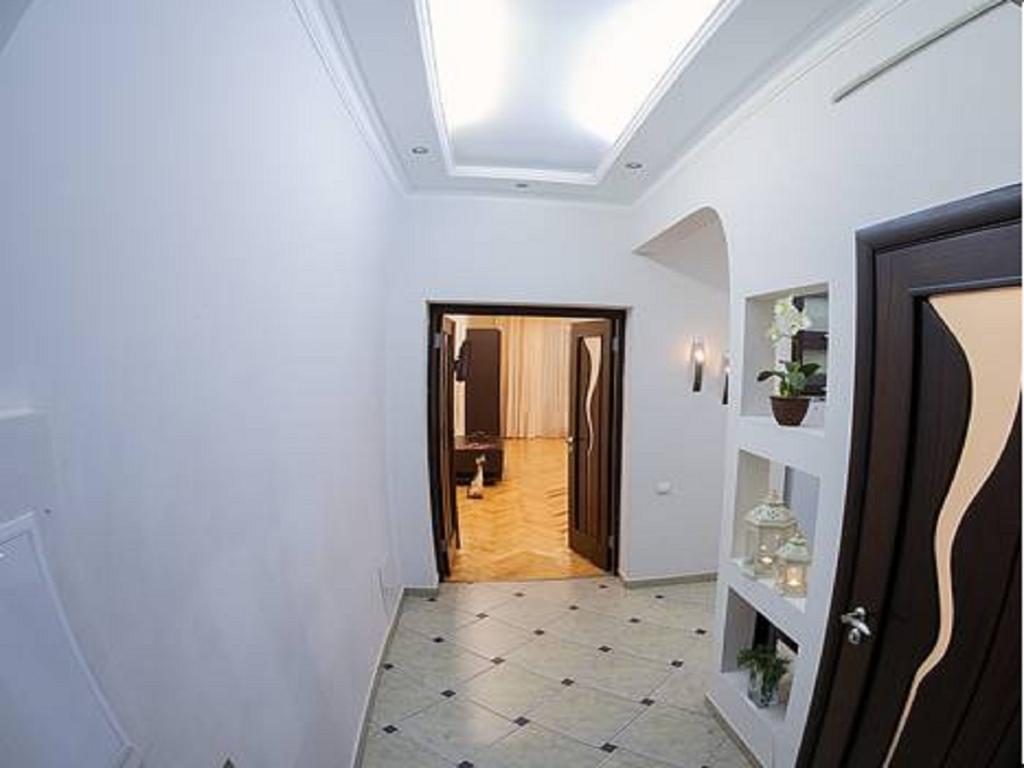 1 Minute To Rynok Square Apartamento Lviv Quarto foto